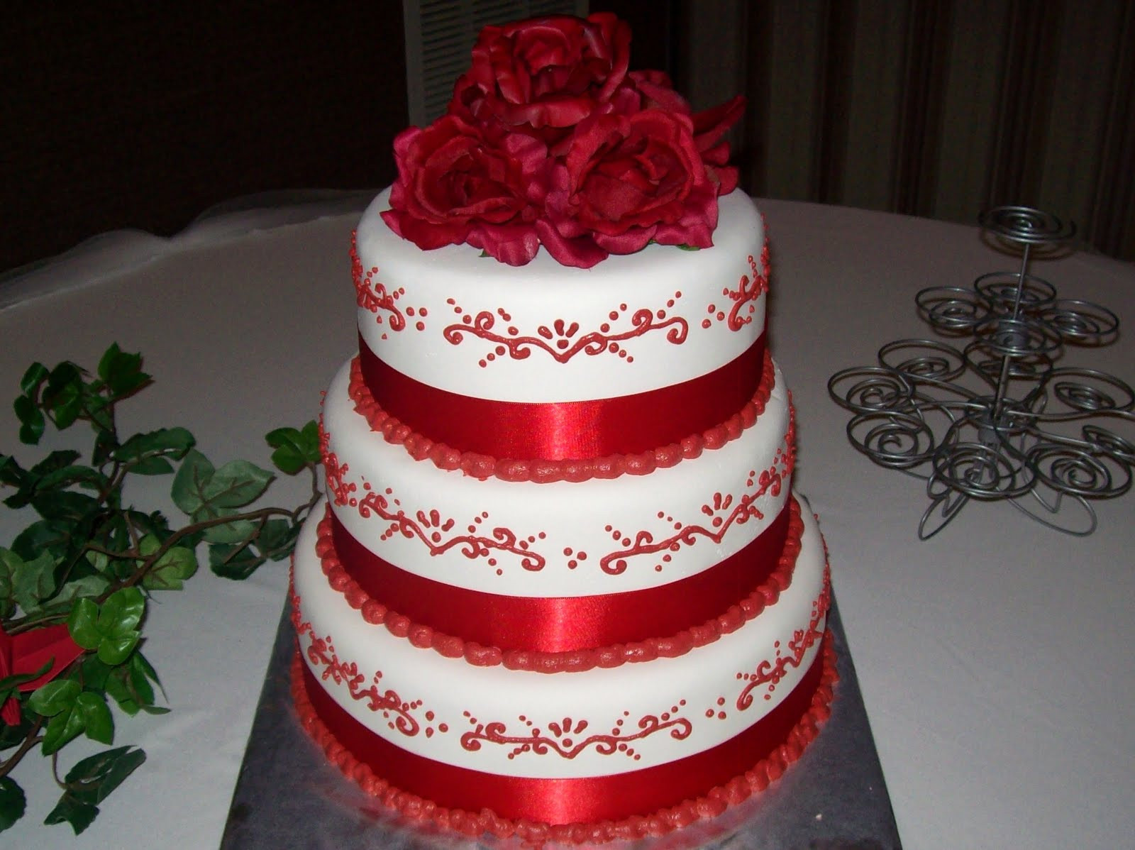 Красные Свадебные многоэтажные торты