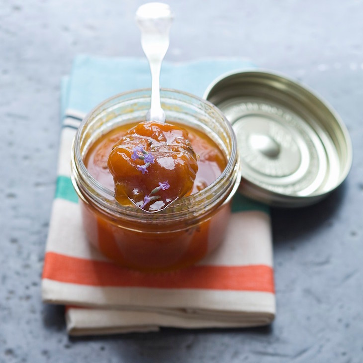 topApricot-and-apple-chutney-web