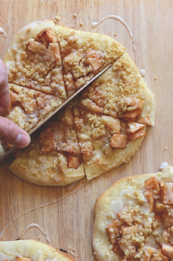 Apple-Struesel-Breakfast-Pizzas