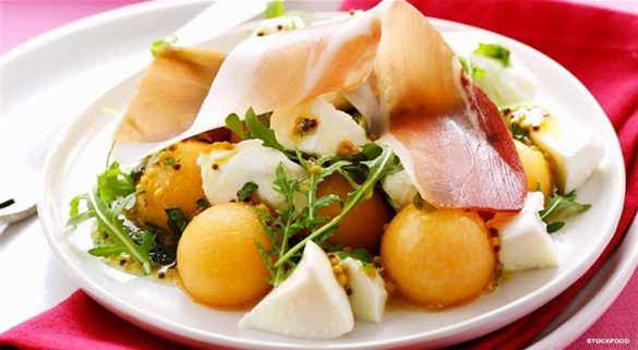 melon-salad-with-mozzarela-ham