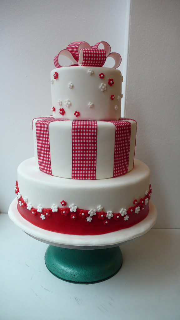 1950S Wedding Cakes
 1950s red and white wedding cake