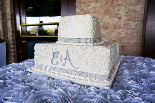 2 Tier Square Wedding Cakes
 Gorgeous wedding cakes with bling