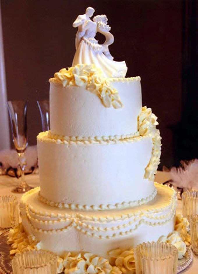 3 Layers Wedding Cakes
 3 layers wedding cakes LeNovelle Cake