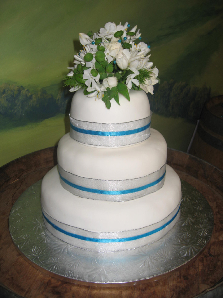 3 Layers Wedding Cakes
 3 layer wedding cake