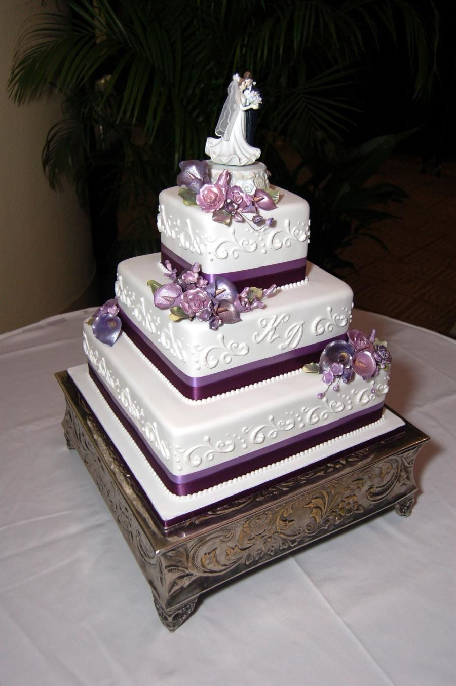 3 Tier Square Wedding Cakes
 This 3 tier square wedding cake is simple and elegant