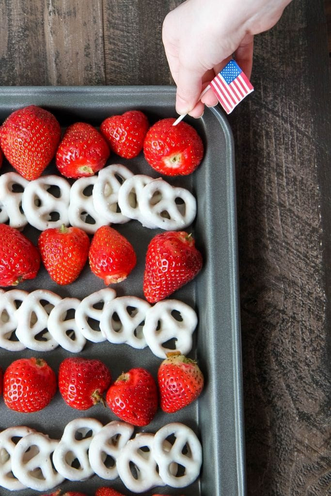 4Th Of July Fruit Desserts
 4th of July Flag Fruit Dessert Tray MomAdvice