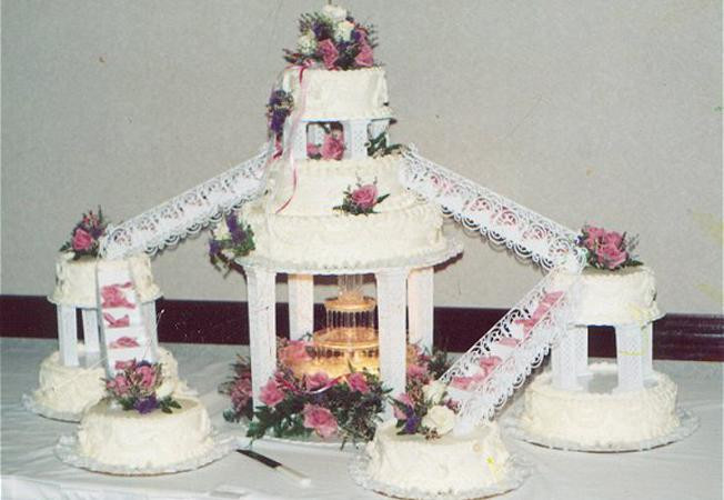 90s Wedding Cakes the Best 6 Retro Wedding Cakes that Cut It