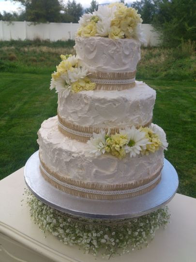 Affordable Wedding Cakes
 Awesome Wedding Cakes Cheap Wedding Cake Mapleton
