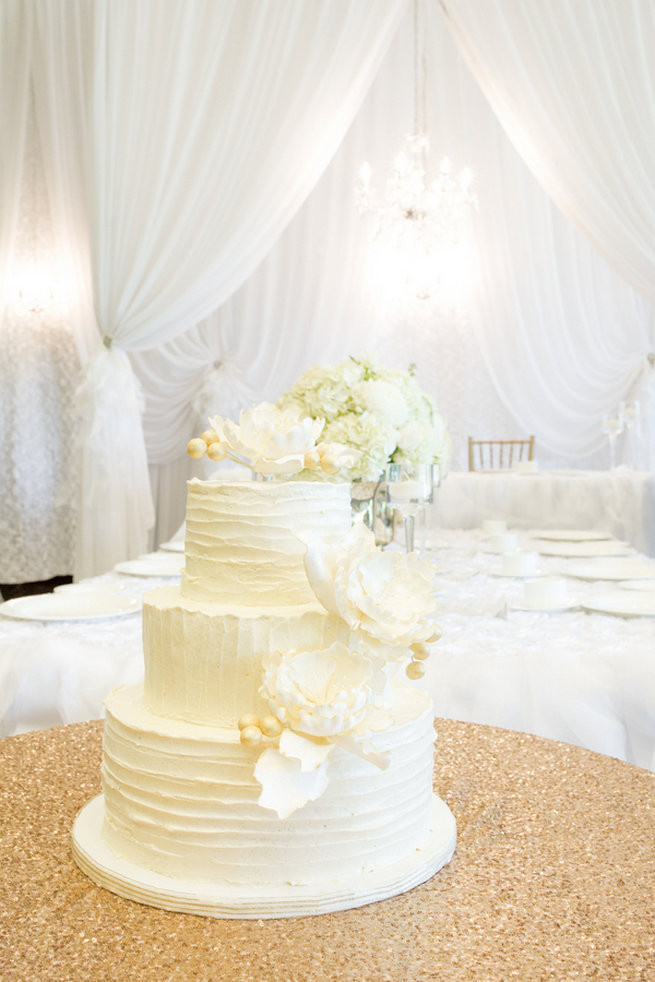 All White Wedding Cake
 25 Amazing All White Wedding Cakes