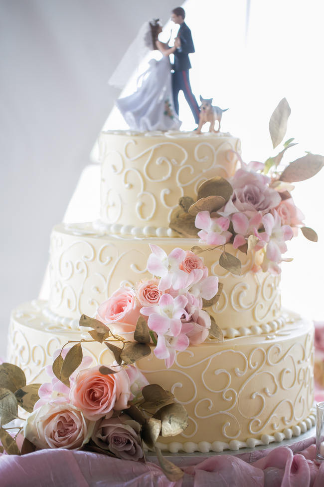 All White Wedding Cake
 25 Amazing All White Wedding Cakes