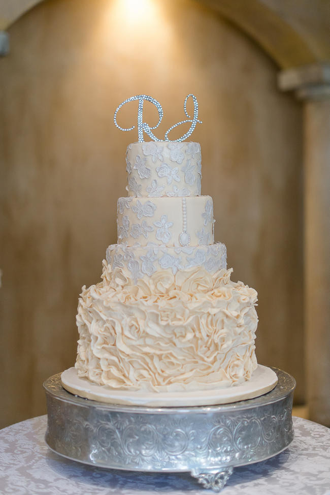 All White Wedding Cake
 25 Amazing All White Wedding Cakes