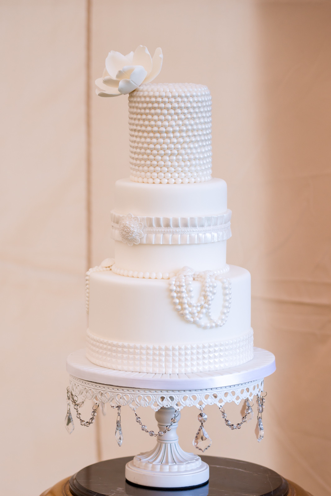 All White Wedding Cakes
 Elegant all white wedding cake