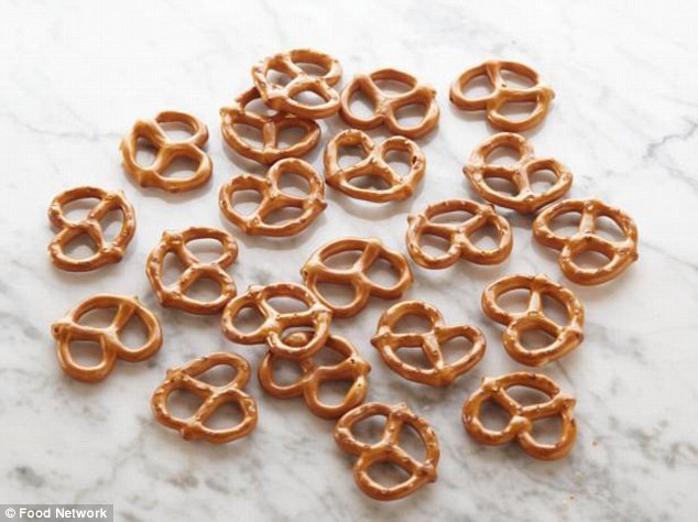 Are Unsalted Pretzels Healthy
 Artful photos show what a 100 calories look like