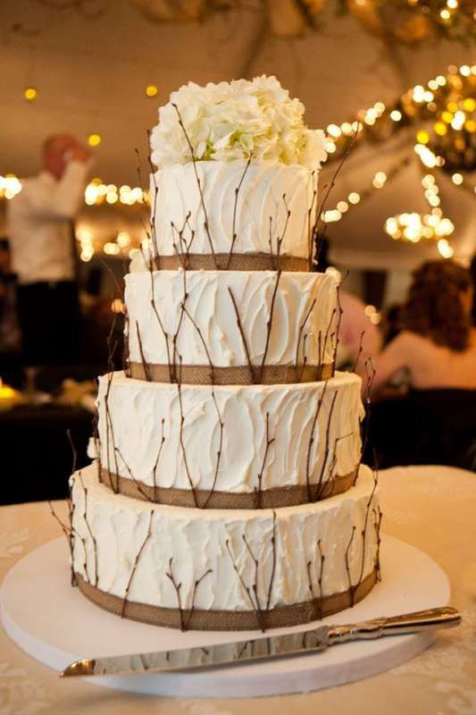 Barn Wedding Cakes
 20 Rustic Country Wedding Cakes for The Perfect Fall Wedding