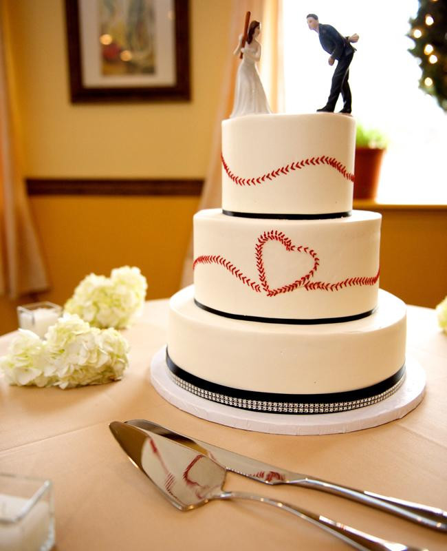 Baseball Wedding Cakes
 17 The Most Creative Baseball Wedding Ideas We’ve Ever