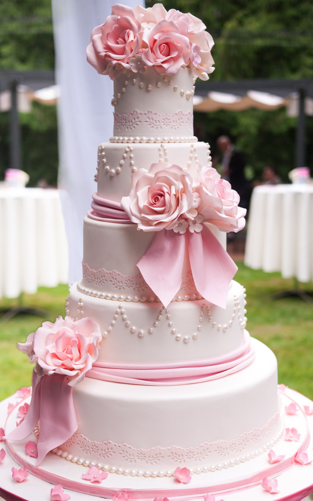 Beautiful Wedding Cakes Pictures
 18 Wedding Cakes That Prove Love Is The Best Ingre nt