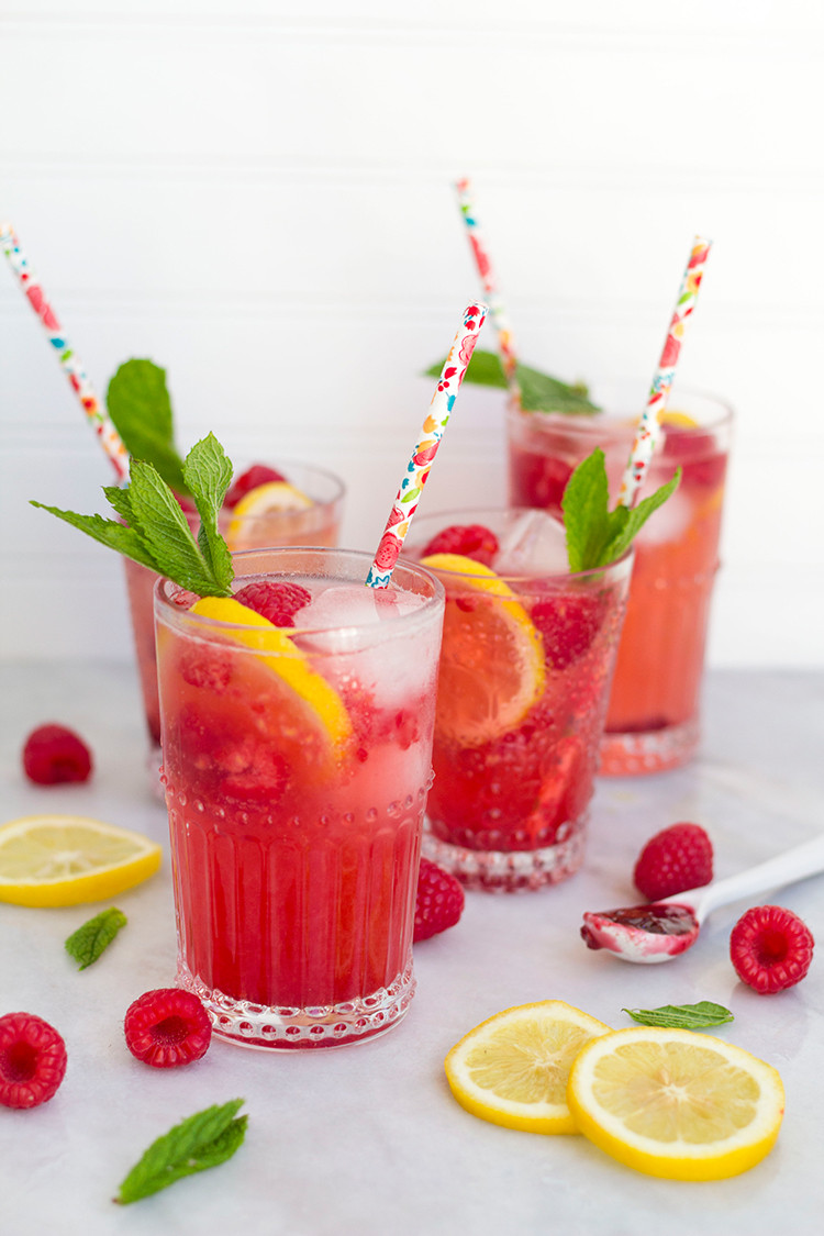 Best Summer Vodka Drinks
 Raspberry Lemonade Spritzers