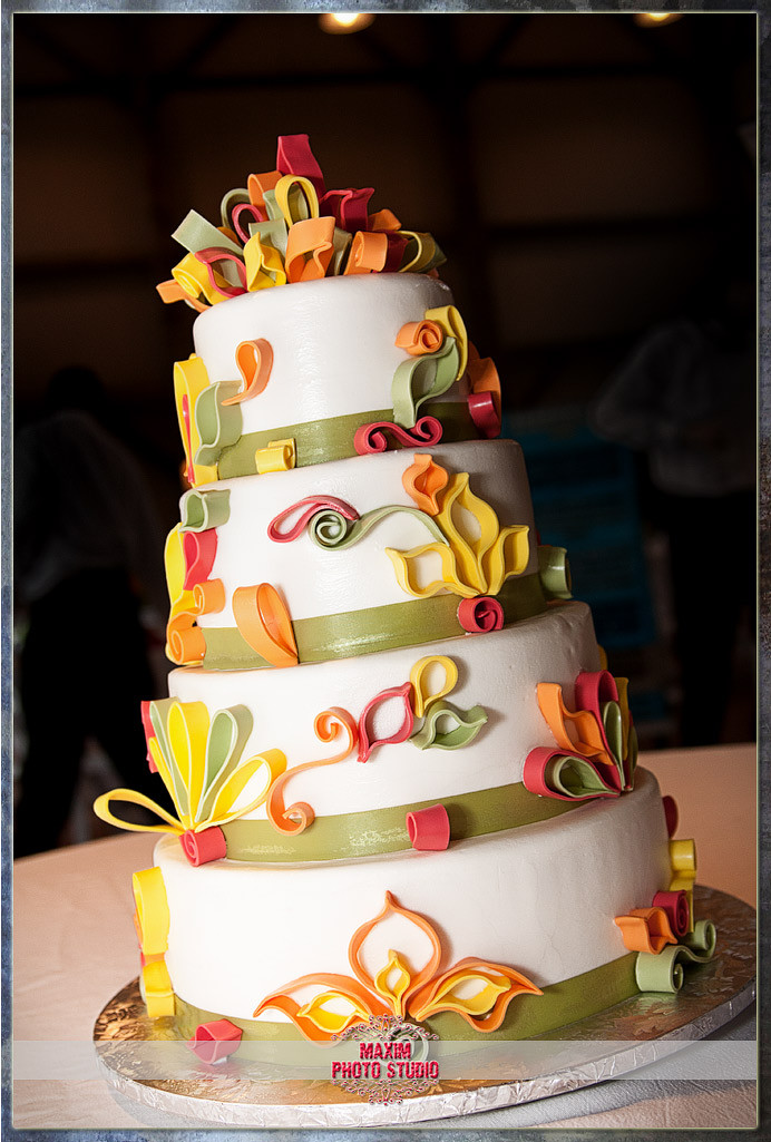 Best Wedding Cakes Ever
 Cincinnati Wedding graphers Best Wedding Cake Ever