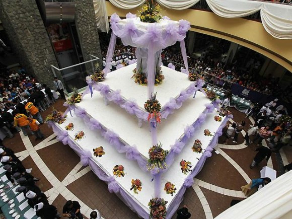 Biggest Wedding Cakes
 st wedding cake Stunning Display of st Wedding