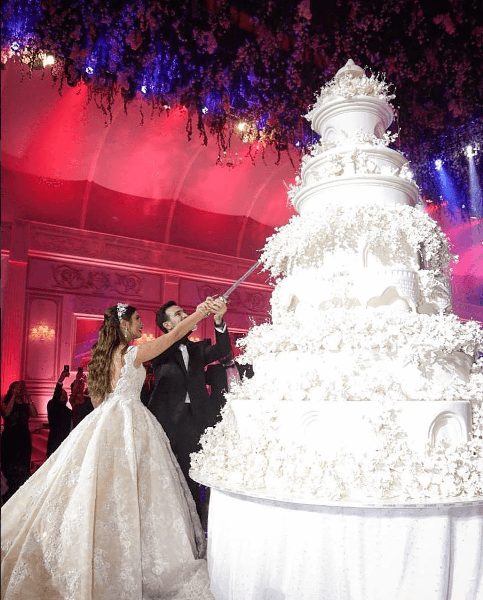 Biggest Wedding Cakes Ever
 This Is Possibly The Biggest Wedding Cake You ve Ever Seen