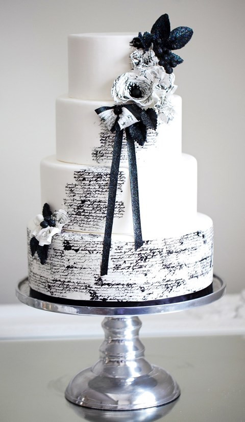 Black And White Wedding Cake
 ELEGANT BLACK AND WHITE WEDDING IDEAS