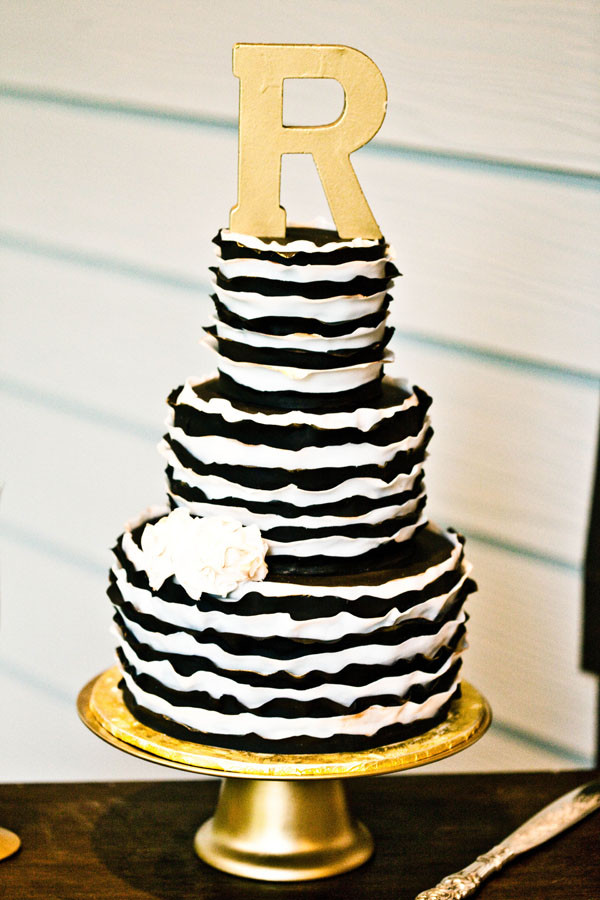 Black White And Gold Wedding Cakes
 it