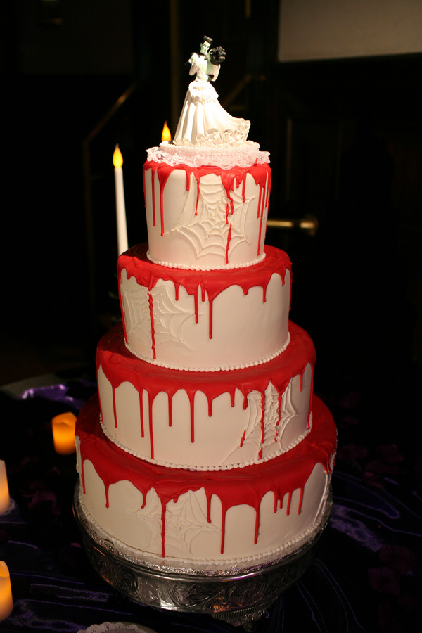 Bloody Wedding Cakes
 Check It Out Gorgeous Halloween Gothic Wedding