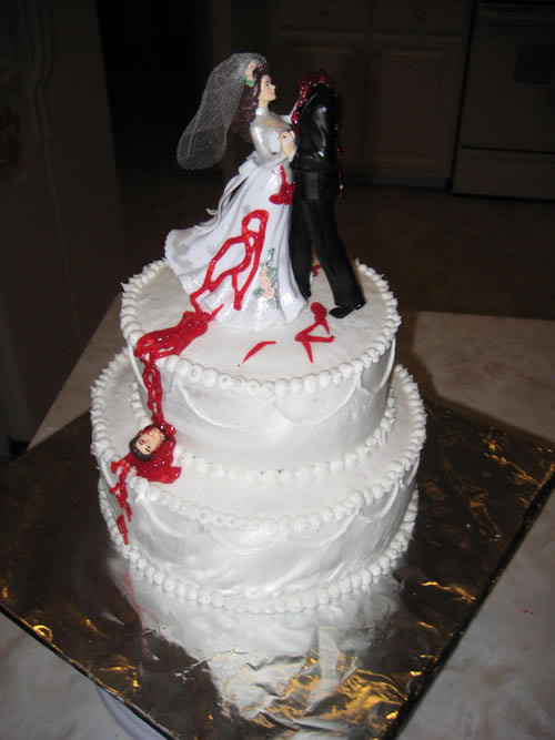 Bloody Wedding Cakes
 15 Gruesome & Bloody Divorce Cakes