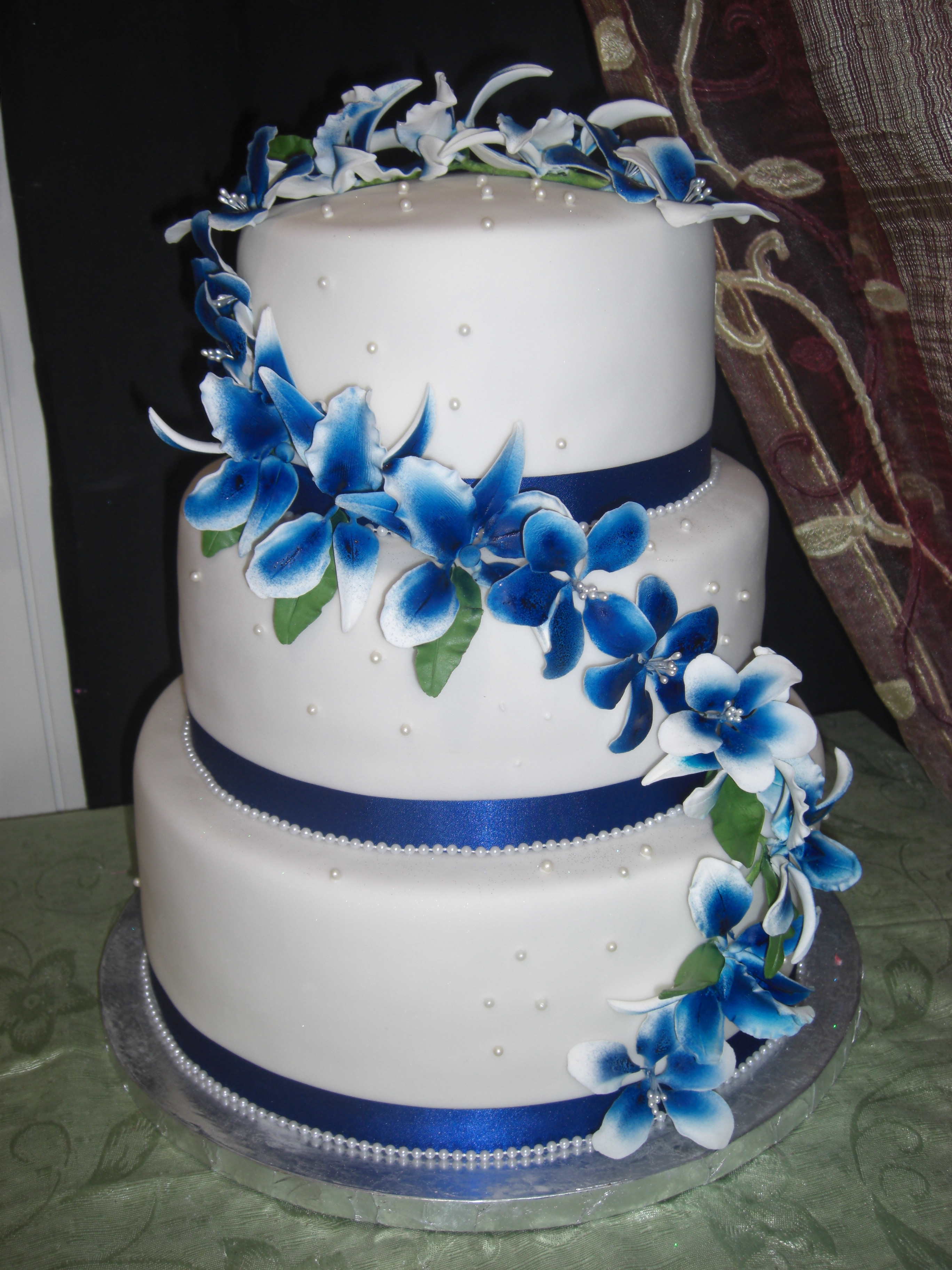 Blue And White Wedding Cake
 wedding cake in white and royal blue
