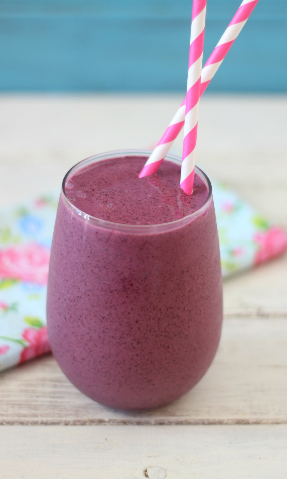 Blueberry Smoothies Healthy
 healthy blueberry smoothie with greek yogurt