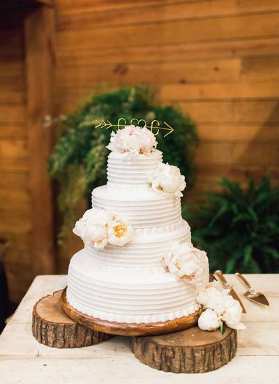 Brookshires Wedding Cakes
 Classic Oaks Ranch Wedding by Anne Brookshire