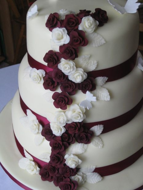 Burgundy And White Wedding Cake
 Burgundy Roses wedding cake Cakes Pinterest