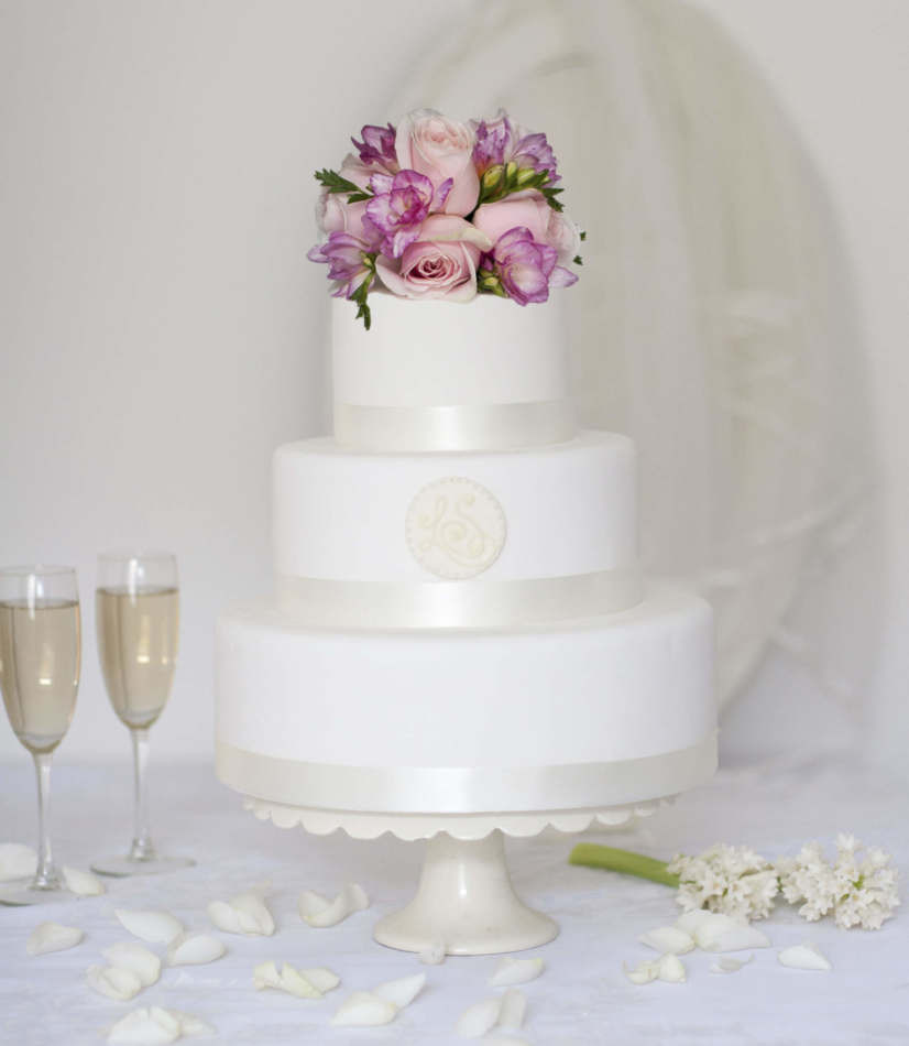 Buying Wedding Cakes
 Round Monogram Buy line Wedding Cake