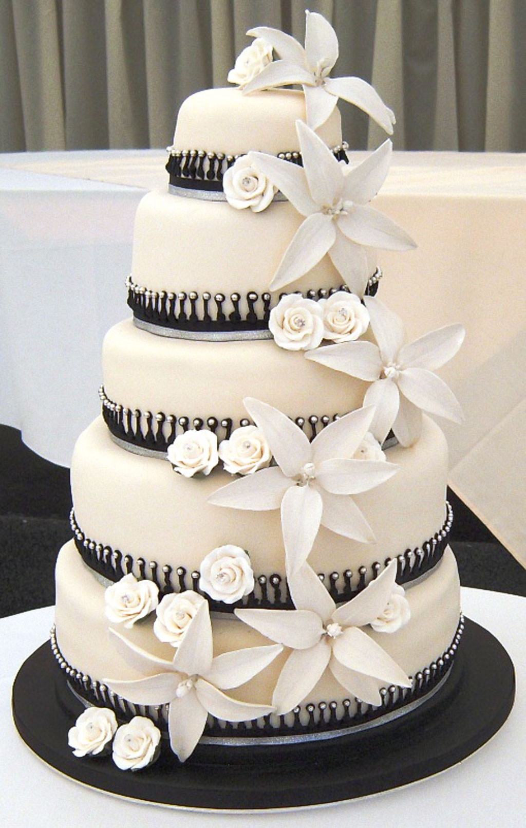 Cakes Design For Wedding
 Black White Wedding Cake Designs Wedding Cake Cake Ideas