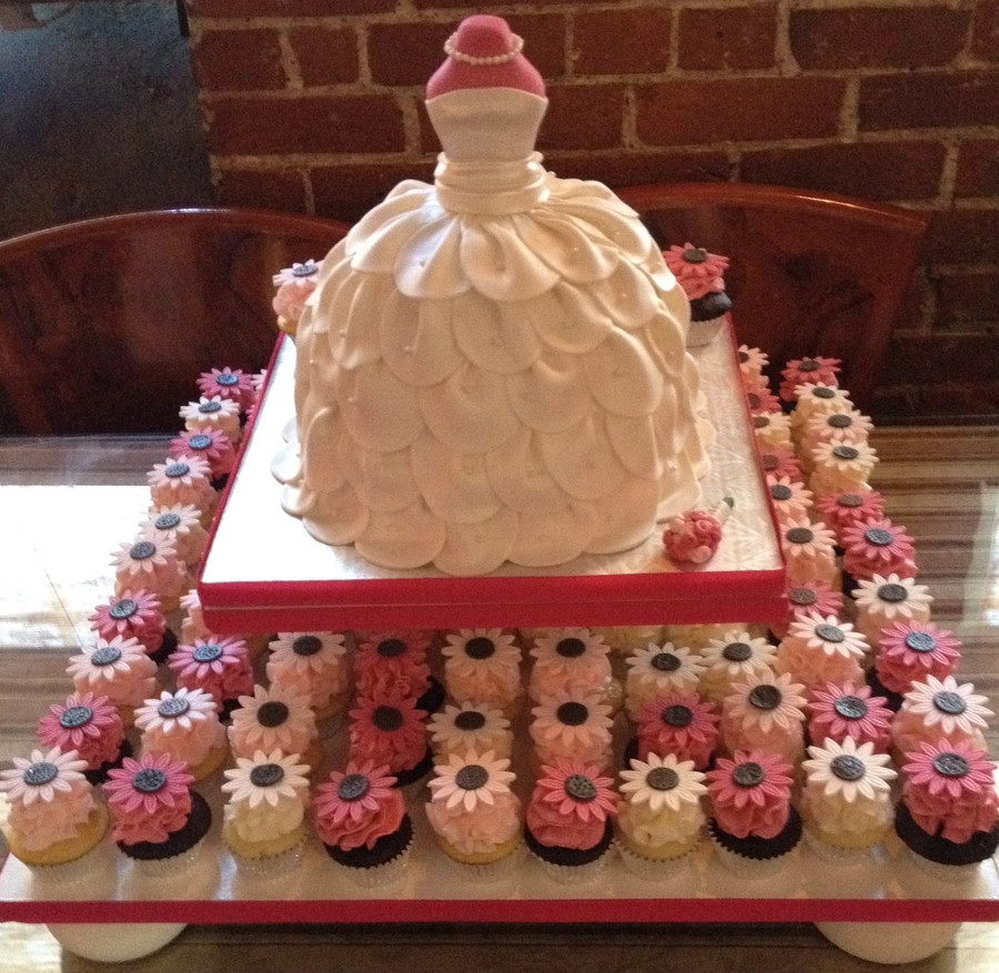 Cakes For Wedding Shower
 Bridal Shower Wedding Dress Cake With Cupcakes