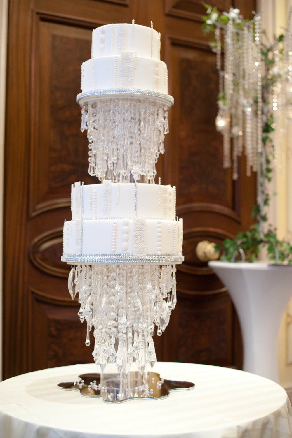 Cakes For Wedding
 Outstanding Chandelier Wedding Cake Ideas – WeddCeremony