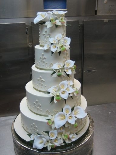 Calla Lilies Wedding Cakes
 17 Best images about Calla lily wedding cakes on Pinterest