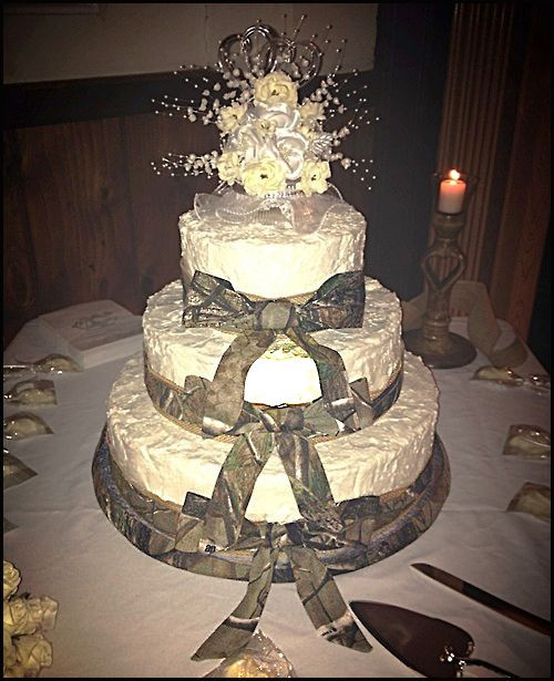 Camo Wedding Cakes
 realtreecamo wedding cake simple is elegant