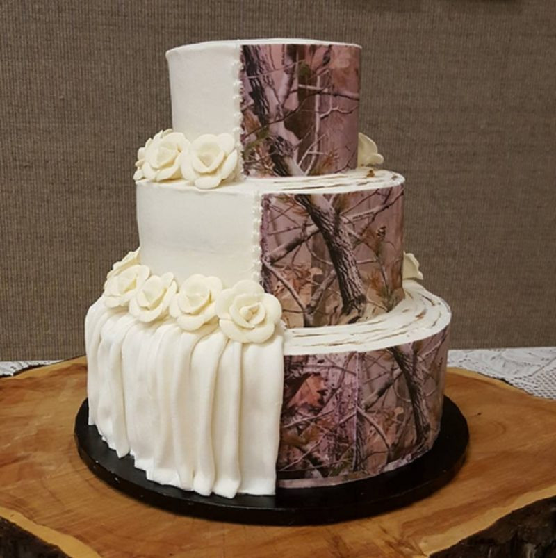 Camo Wedding Cakes Ideas
 Camouflage wedding cakes are trending and it s weird but