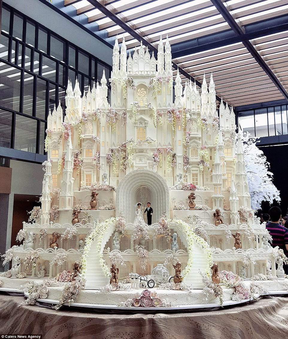 Castle Wedding Cakes
 Are these the most elaborate wedding cakes of all time