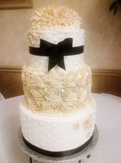 Champagne Color Wedding Cakes
 Champagne Ivory and Black wedding cake colors with