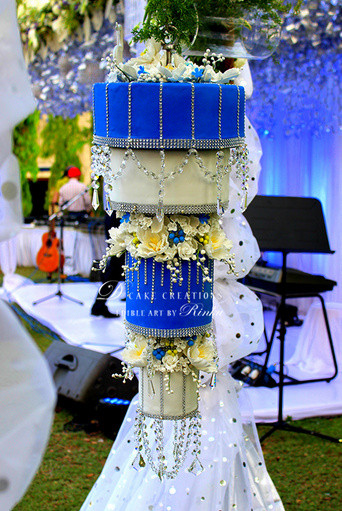 Chandelier Wedding Cakes
 Trending Chandelier Wedding cakes