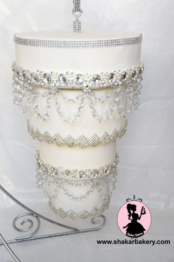 Chandelier Wedding Cakes
 1000 ideas about Chandelier Cake on Pinterest