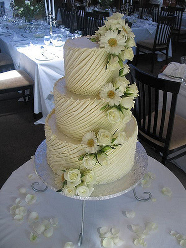 Chocolate Ganache Wedding Cakes
 White chocolate ganache wedding cake with Barberon daises