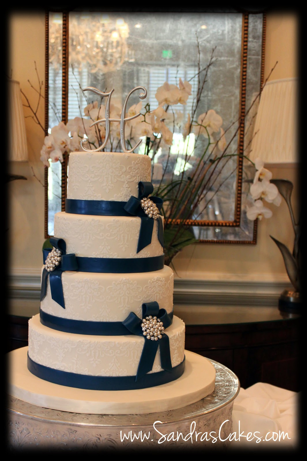 Classy Wedding Cakes
 Elegant and Classy Wedding Cake