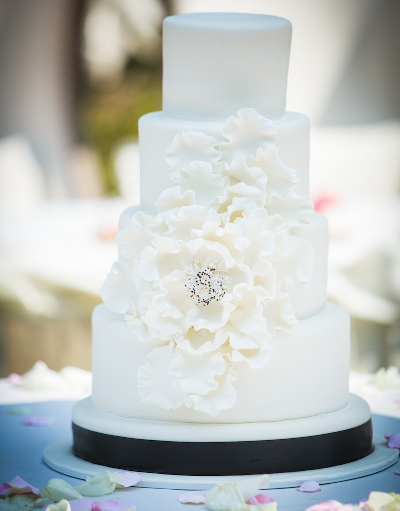 Classy Wedding Cakes
 Surprise it s an Elegant Confetti Wedding Cake with