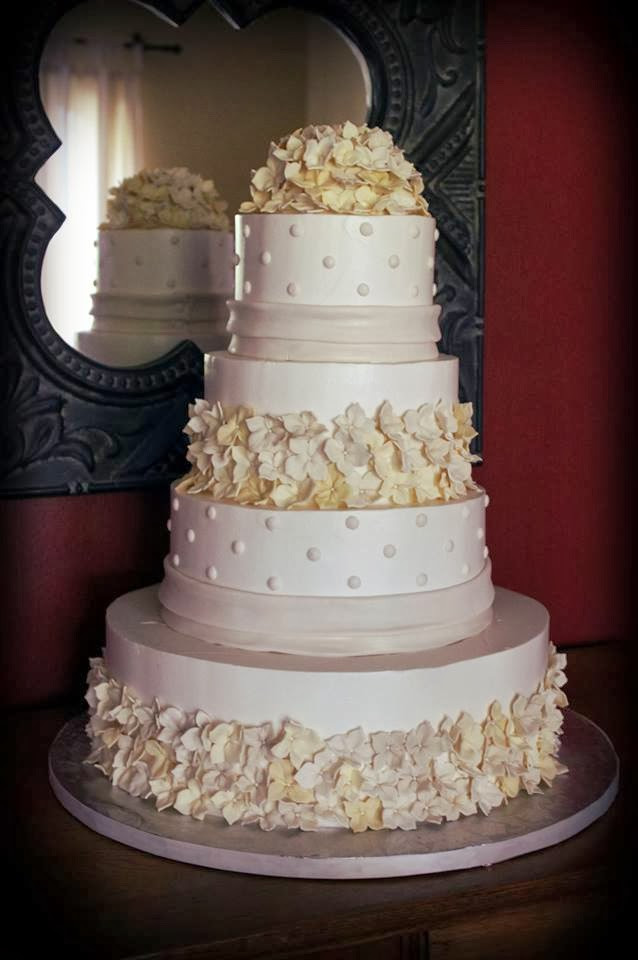 Classy Wedding Cakes
 Beautiful and Classy Wedding Cake