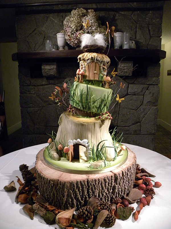 Cool Wedding Cakes
 51 unique wedding cakes for the most adventurous couples
