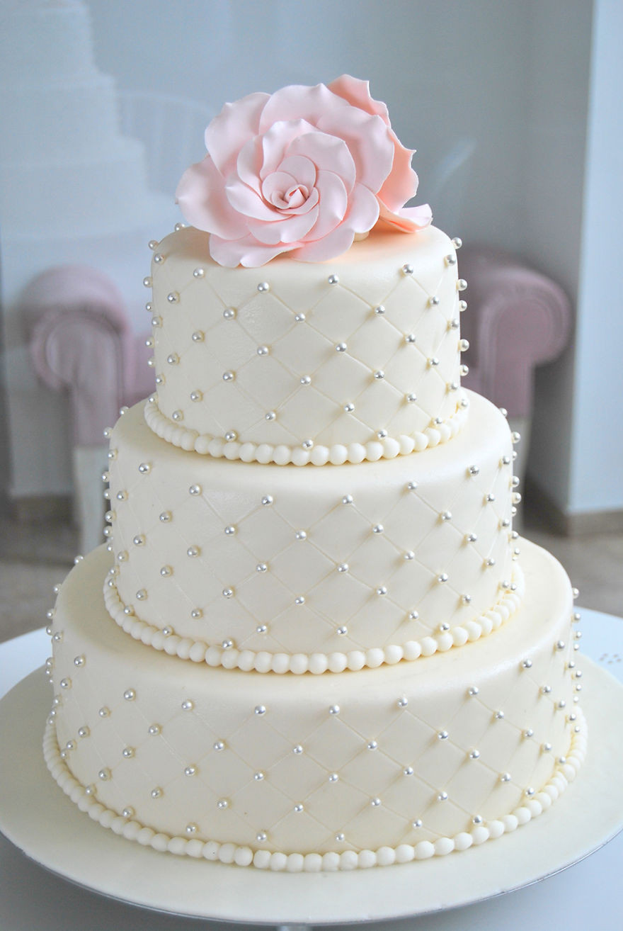 Coutoure Wedding Cakes
 Wedding Couture Cakes