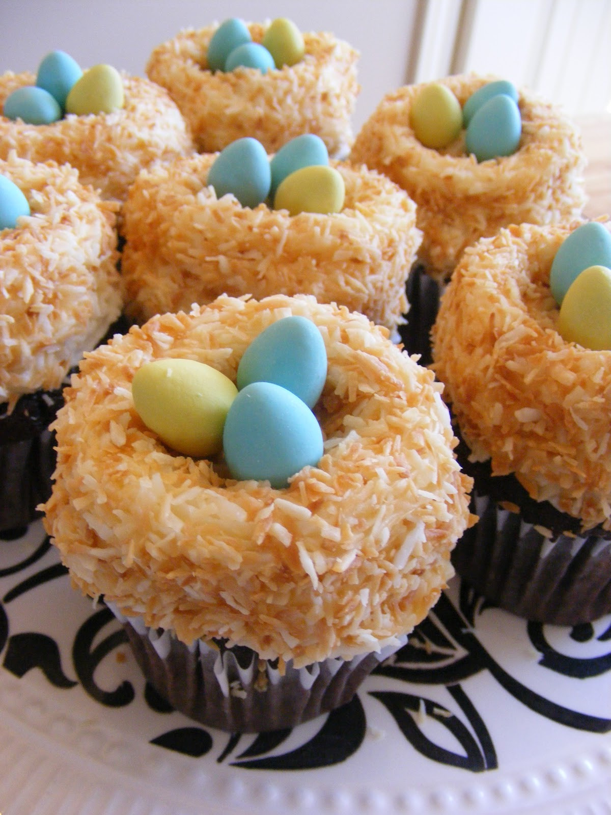 Cute Easter Cupcakes
 Two Super Easy Super Cute Cupcakes for Easter